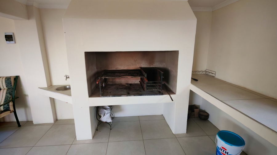 6 Bedroom Property for Sale in Middelburg Eastern Cape